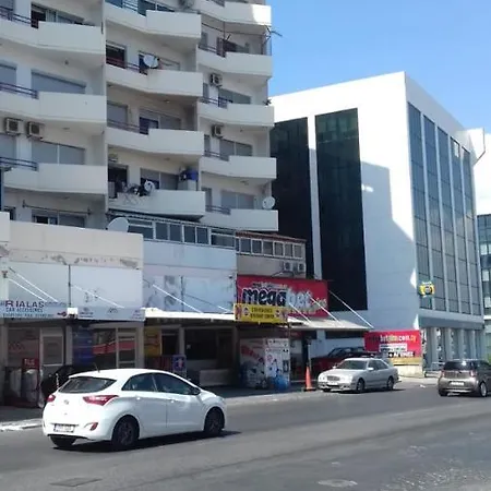 Great Views Apartment. Daire Limasol